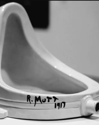 Marcel Duchamp, cuja obra "Fonte" (1917)