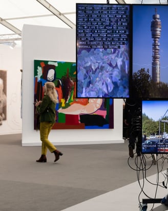 Cory Arcangel: Artista pós-conceitual americano, Arcangel trabalha em diversas mídias.