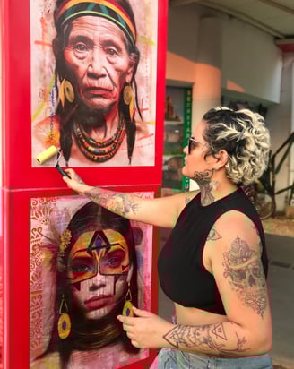 obras, inspiradas na natureza e cultura local, assinado por Amanda Amorim.