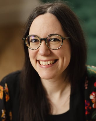 A close up of the professional coach Marie-Aurélie Nef - manef
