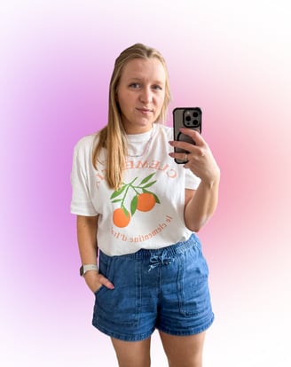 Twórczyni UGC nagrywająca autentyczny materiał lifestyle