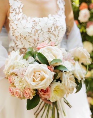 bouquet de mariée teintes pastels avec roses