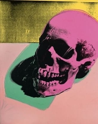 Série de obras de Andy Warhol 'Skull' com caveiras coloridas em várias combinações.