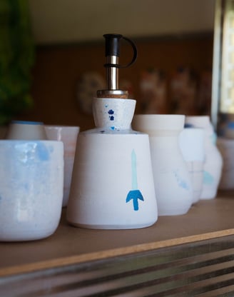 Photo d'une poterie en train de sécher