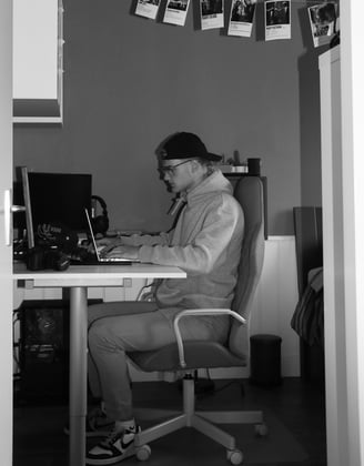 Marnix van Dam sitting in his room working on a edit