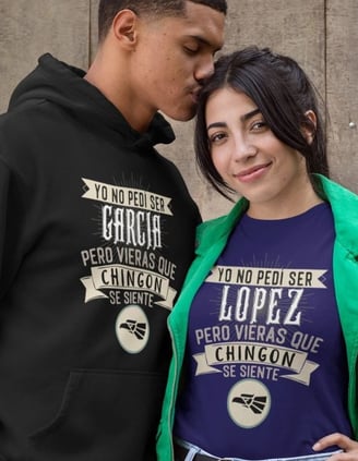 En AvantiRed creamos graficos en playeras y sudaderas personalizables