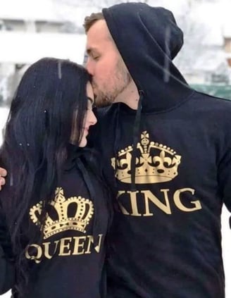 En AvantiRed creamos graficos en sudaderas personalizables