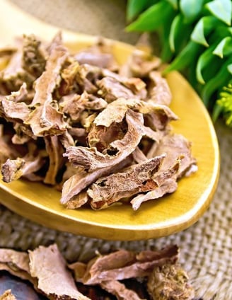 a wooden spoon with dried rhodiola rosea