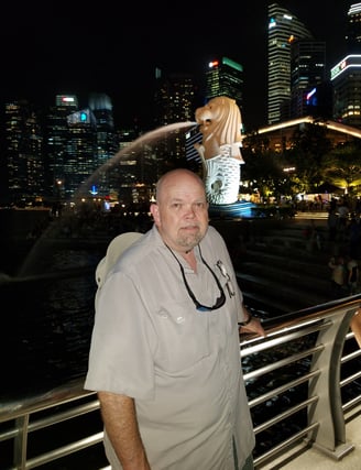 The Pirate with the Singapore Merlion in the back