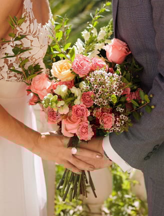 bouquet de mariée coloré teintes roses