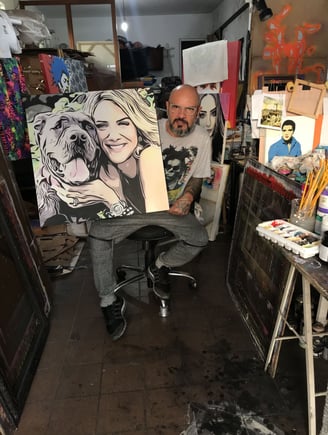 Quadro vibrante de Sérgio Astral mostrando um retrato colorido em estilo Pop-Art.