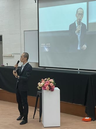 speaker delivering speech about life