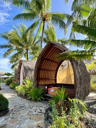 four-seasons-bora-bora-main-pool-seating