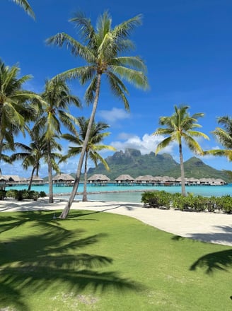 four-seasons-bora-bora-beach-1