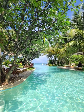 waldorf-astoria-ithaafushi-maldives-main-pool-6