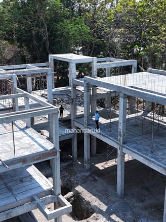 struktur bangunan tiga lantai