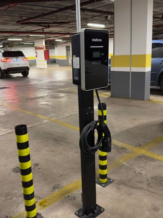 Um carregador de carro elétrico de 7 kW que nós da Box instalamos no Pátio Capital