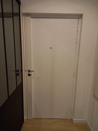 Installation d'une porte avec serrure 5 points, Marseille 13011.