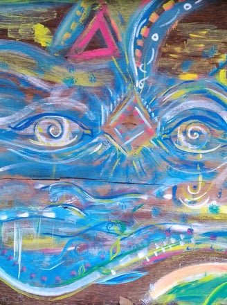 détail d'une peinture aux tons bleus, on peut y distinguer le schéma de l'ad, des yeux, un ou plusieurs visage, des courants