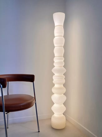Lampadaire en bioplastique par Julie Mallet 