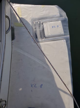 Avant la pose d'antidérapant personnalisé sur ponton