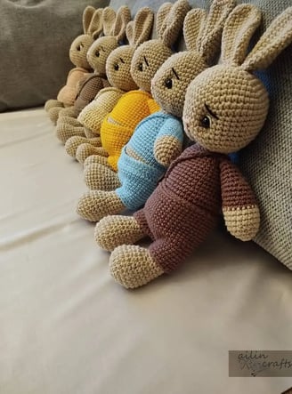 Rankų darbo nerti žaisliukai Kiškukučiai
