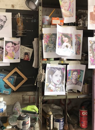 Processo de criação de uma pintura personalizada em progresso.