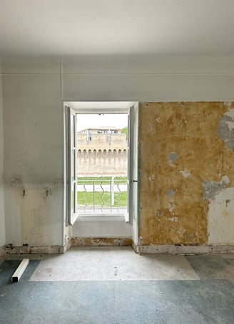 Vue sur les remparts depuis la future chambre du studio à Avignon