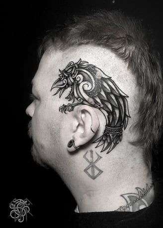 Tatouage crane corbeau nordique viking. Skull tattoo crow