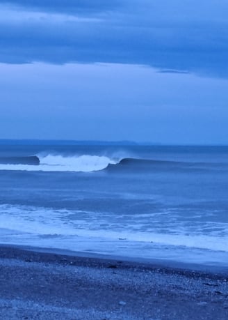 Big waves with an offshore wind on bleak winters day