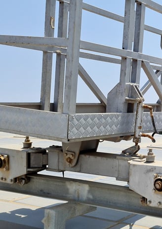 اصلاح سلات تنظيف اواجهات الزجاج، صيانة رافعات تنظيف قزاز, bmu maintenance , gantry maintain in ksa