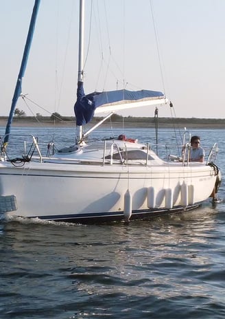 The sailboat Monark sailing on the Douro River