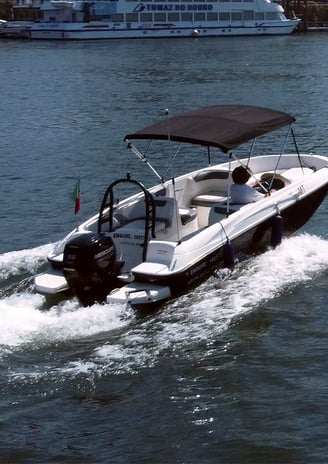 The Endure speedboat cruising on the Douro River
