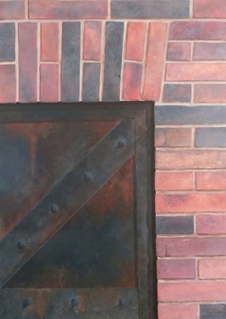 De fausses briques, une vieille porte de hangar rouillée, ce trompe-l'oeil créé une ambiance idéale pour un Escape Games ou p