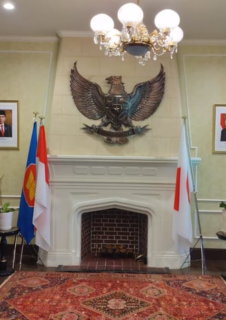 Garuda Pancasila Tembaga at living room with a fireplace and chairs