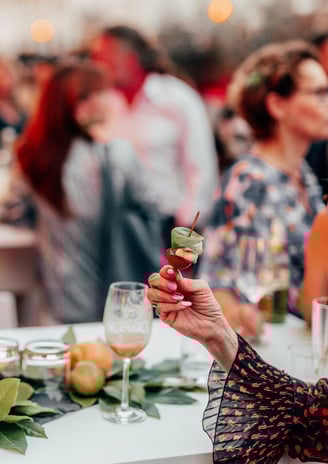 Woman holing a food before a crowd in the event