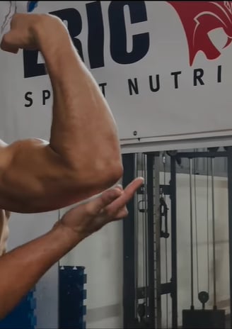 Séance de coahing one to one avec un athlète pour une compétition de bodybuilding