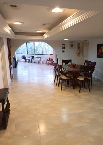 Alquiler de apartamento amoblado con vista al mar por días en El Rodadero, Santa Marta, Colombia