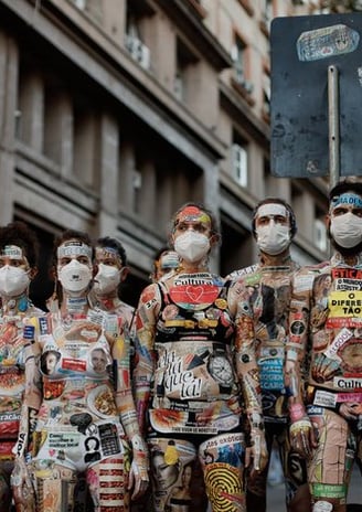 Coletivo artístico de um grupo de intervenção artística urbana