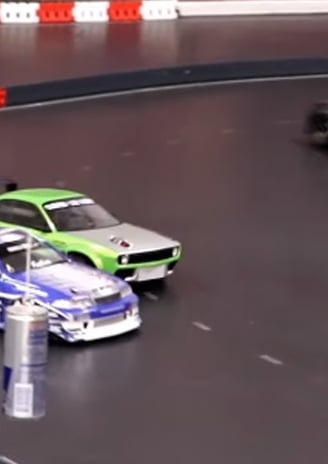 RC Cars drift dans une piste