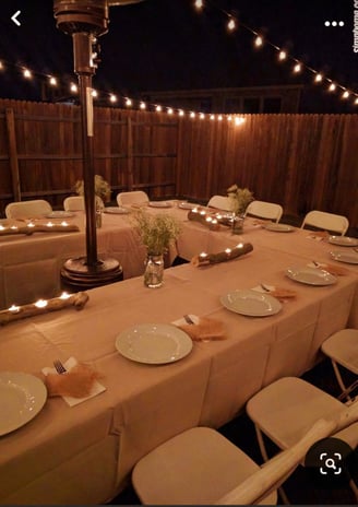 Mesas y sillas de el paso diamond events decoradas para un evento al aire libre