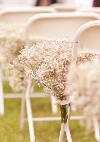 Sillas para boda decoradas con flores