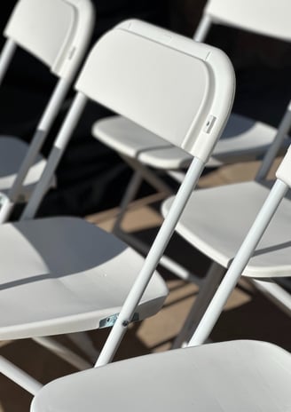 Sillas blancas plegables de el paso diamond events