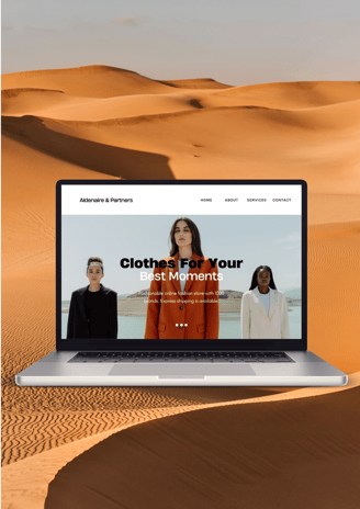 une page web avec une image d'une femme, représentant des services de création de site internet