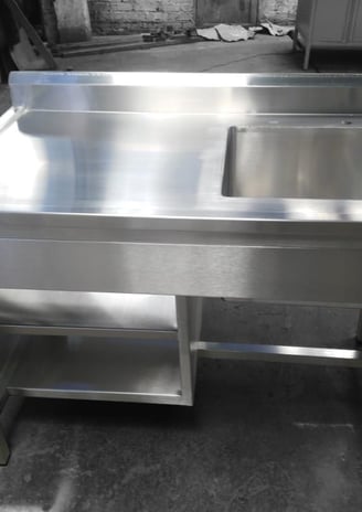 Mesa con tarja derecha