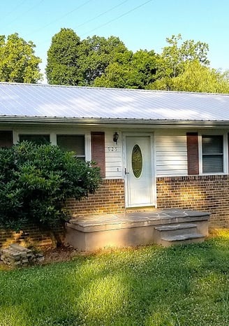 House wash in Greenville, Tn 37743 37745 near me by Bobs Pressure Washing LLC in Bulls Gap, Tn 37711 12