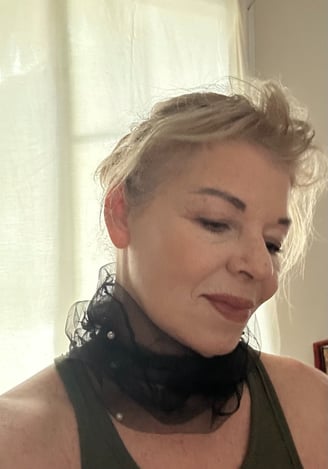 Tarot Psychic Reader Maya Britan Artist Painter Speaker