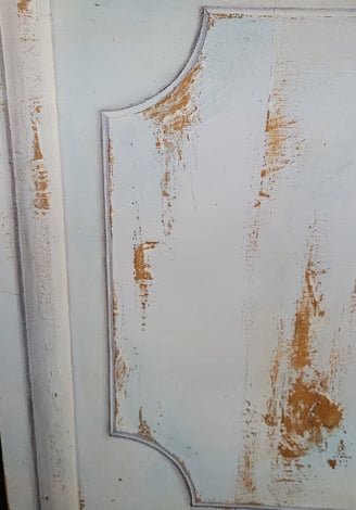 Panneau de bois et menuiserie peints en trompe-l'oeil, faux bois, faux relief, imitation patine.