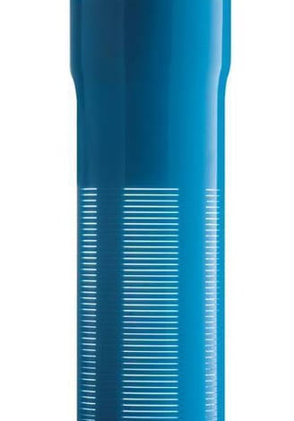 Mise en place du tubage en PVC pour sécuriser et optimiser la captation de l’eau.