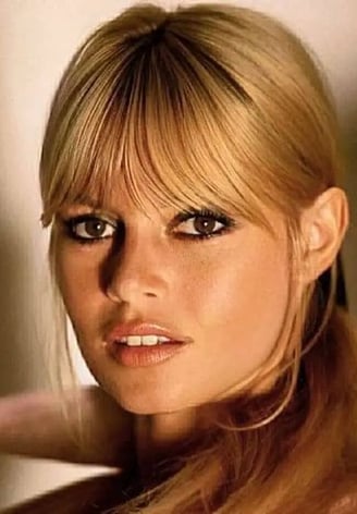Cortes Modernos: Franja Bardot em Camadas e Movimento